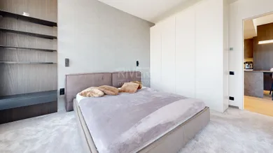 Na prenájom 3-izbový byt, 89 m², Bratislava-Staré Mesto, Továrenská