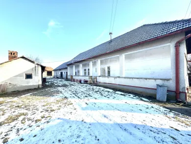 Domy na sprzedaż, 4-pokojowe, Vráble · €99 900