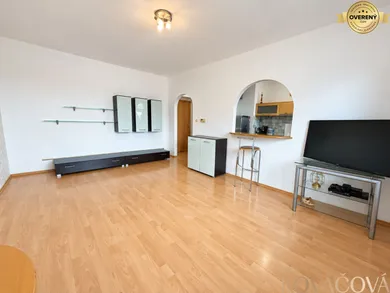 Na prenájom 1-izbový byt, 39 m², Trenčín, Staničná