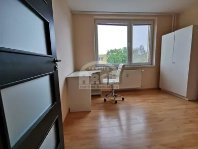 Na prenájom 3-izbový byt, 66 m², Michalovce, -