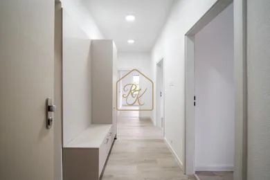 Na predaj 3-izbový byt, 83 m², Nitra, Štúrova