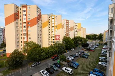 Na prenájom 2-izbový byt, 63 m², Bratislava-Petržalka, Pečnianska