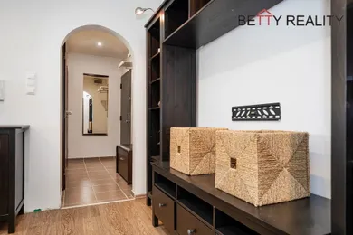 Na prenájom 3-izbový byt, 74 m², Bratislava-Petržalka, Markova