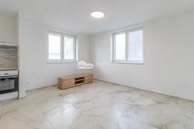 Na prenájom dom, 80 m², Pezinok, Myslenická