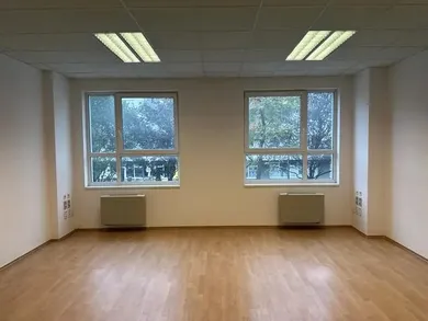 Na prenájom komerčné, 38 m², Bratislava-Petržalka, Údernícka