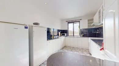 Na prenájom 4-izbový byt, 95 m², Pezinok, Dobšinského