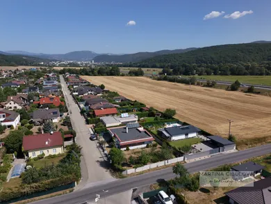 Eladó házak, 5-szobás, Banská Bystrica · €395 000