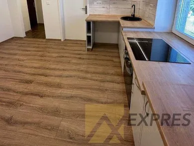 Na predaj 1-izbový byt, 29 m², Handlová, 29. augusta