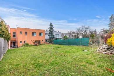 Na predaj 5-izbový dom, 450 m², Bratislava-Nové Mesto, Ambrova