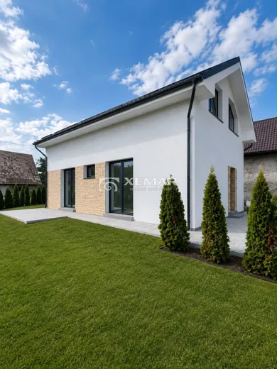 Domy na sprzedaż, 5-pokojowe, Zvolen · €287 990
