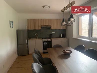 Na predaj 5-izbový rekreačný dom, 176 m², Valča