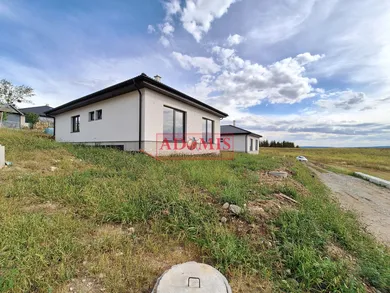 Domy na sprzedaż, 5-pokojowe, Ploské · €309 000