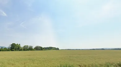 Na predaj pozemok, Čeľadince