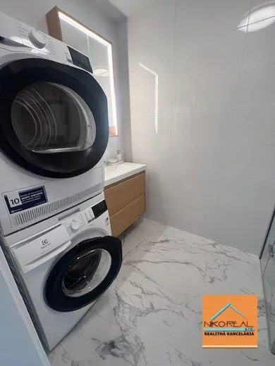 Na prenájom 2-izbový byt, 39 m², Bratislava-Ružinov, Ružová dolina