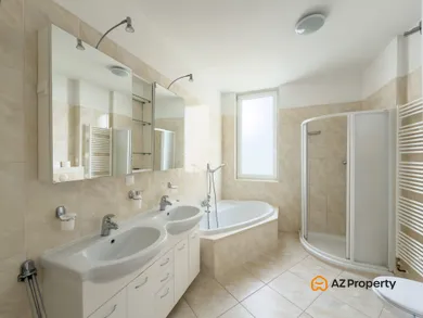 Na prenájom byt v Bratislava-Staré Mesto · €1 960 · Dokončené