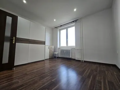 Na prenájom 2-izbový byt, 60 m², Valaská, Hronská