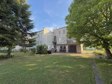 Mieszkania na sprzedaż, 3-pokojowe, Žiar nad Hronom · €158 000
