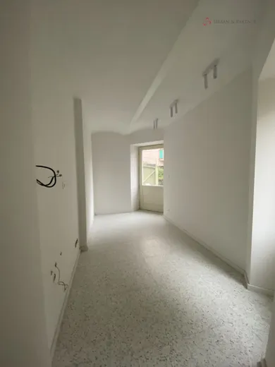 Na prenájom 1-izbový byt, 41 m², Bratislava-Staré Mesto, Vansovej
