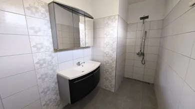 Na predaj 3-izbový byt, 64 m², Galanta, Hlavná