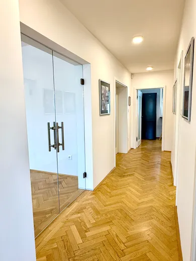 Na predaj 3-izbový byt, 91 m², Bratislava-Staré Mesto, Západný rad