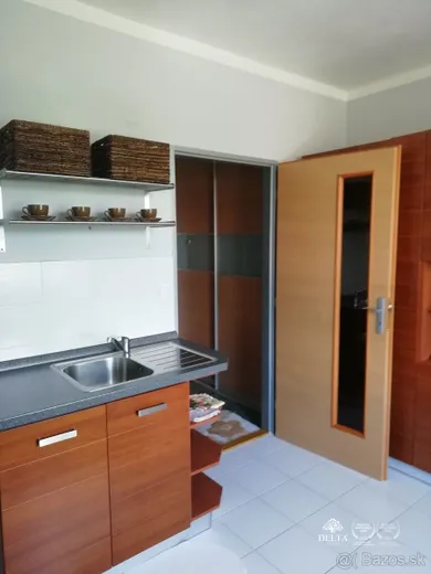 Na prenájom 1-izbový byt, 36 m², Banská Bystrica, Lazovná