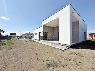 Na predaj 4-izbový dom, 154 m², Mokrance