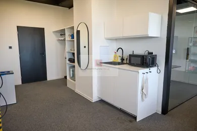 Na prenájom komerčné, 100 m², Bratislava-Ružinov, Tomášikova