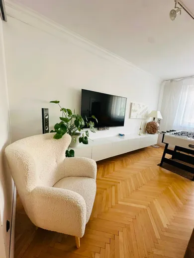 Na prenájom 2-izbový byt, 81 m², Galanta, Parková