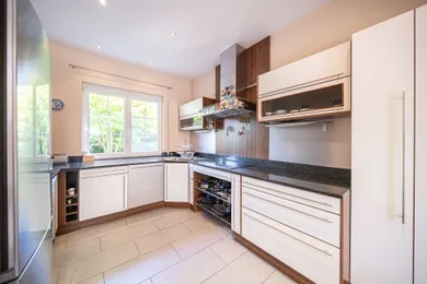 Na predaj 5-izbový dom, 50 m², Veľký Biel, Senecká