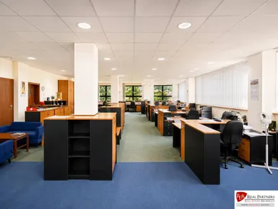 Na prenájom komerčné v Bratislava-Staré Mesto · €3 157 · Pôvodný stav