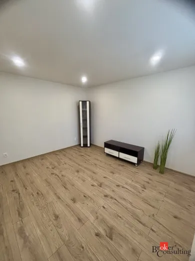 Na prenájom 1-izbový byt, 36 m², Žiar nad Hronom, Novomeského