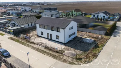 Domy na sprzedaż, 5-pokojowe, Štvrtok na Ostrove · €259 900