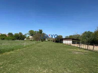 Na predaj pozemok, Žihárec