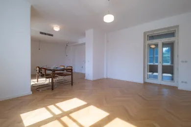 Na predaj 3-izbový byt, 218 m², Bratislava-Staré Mesto, Okánikova