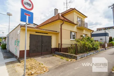 Na predaj 4-izbový dom, 170 m², Piešťany, Záhradná