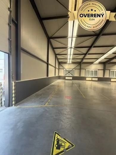 Na prenájom komerčné, 40 m², Senec