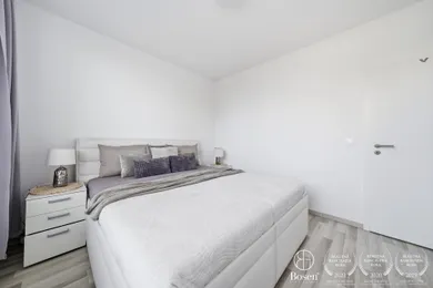 Na predaj 4-izbový byt, 94 m², Bratislava-Petržalka, Béžová
