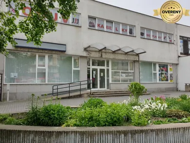 Na prenájom komerčné, 240 m², Senec, Lichnerova