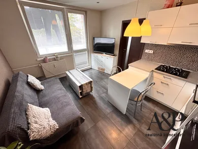 Na predaj 1-izbový byt, 37 m², Senica, Hollého