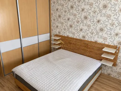Na prenájom 2-izbový byt, 55 m², Bratislava-Nové Mesto, Hálkova
