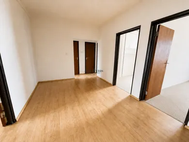 Na predaj 4-izbový byt, 87 m², Bratislava-Petržalka, Pečnianska