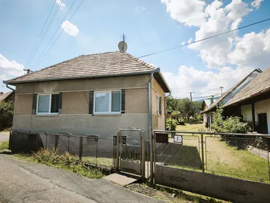 Na predaj 6-izbový dom, 386 m², Stredné Plachtince