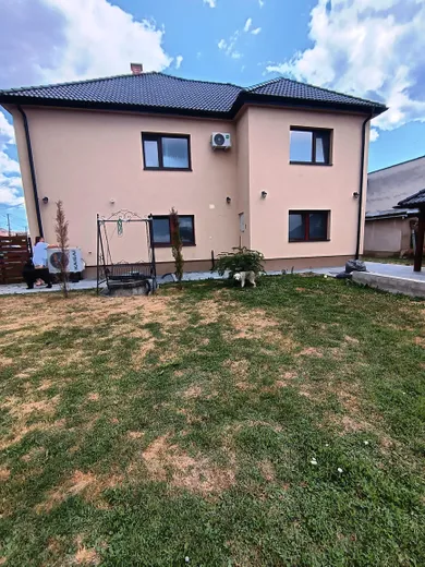 Na predaj 7-izbový dom, 150 m², Holiša