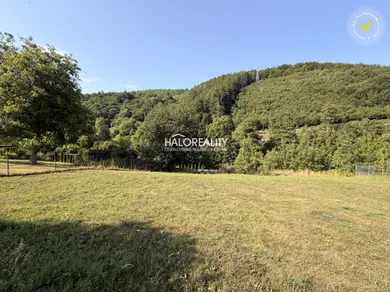 Na predaj pozemok, 888 m², Tajov