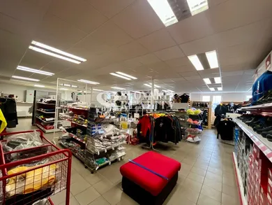 Na prenájom komerčné, 249 m², Nitra