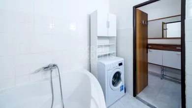 Na prenájom 2-izbový byt, 55 m², Bratislava-Vrakuňa, Bebravská