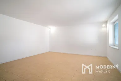 Na predaj objekt, 225 m², Trnava, Ulica Spartakovská