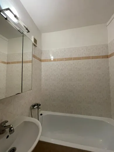 Na predaj 1-izbový byt, 38 m², Bratislava-Dúbravka, Ožvoldíkova