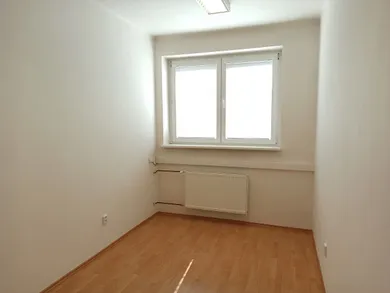 Na prenájom komerčné, 12 m², Bratislava-Rača, Púchovská