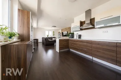 Na predaj 3-izbový byt, 97 m², Bratislava-Nové Mesto, Olbrachtova